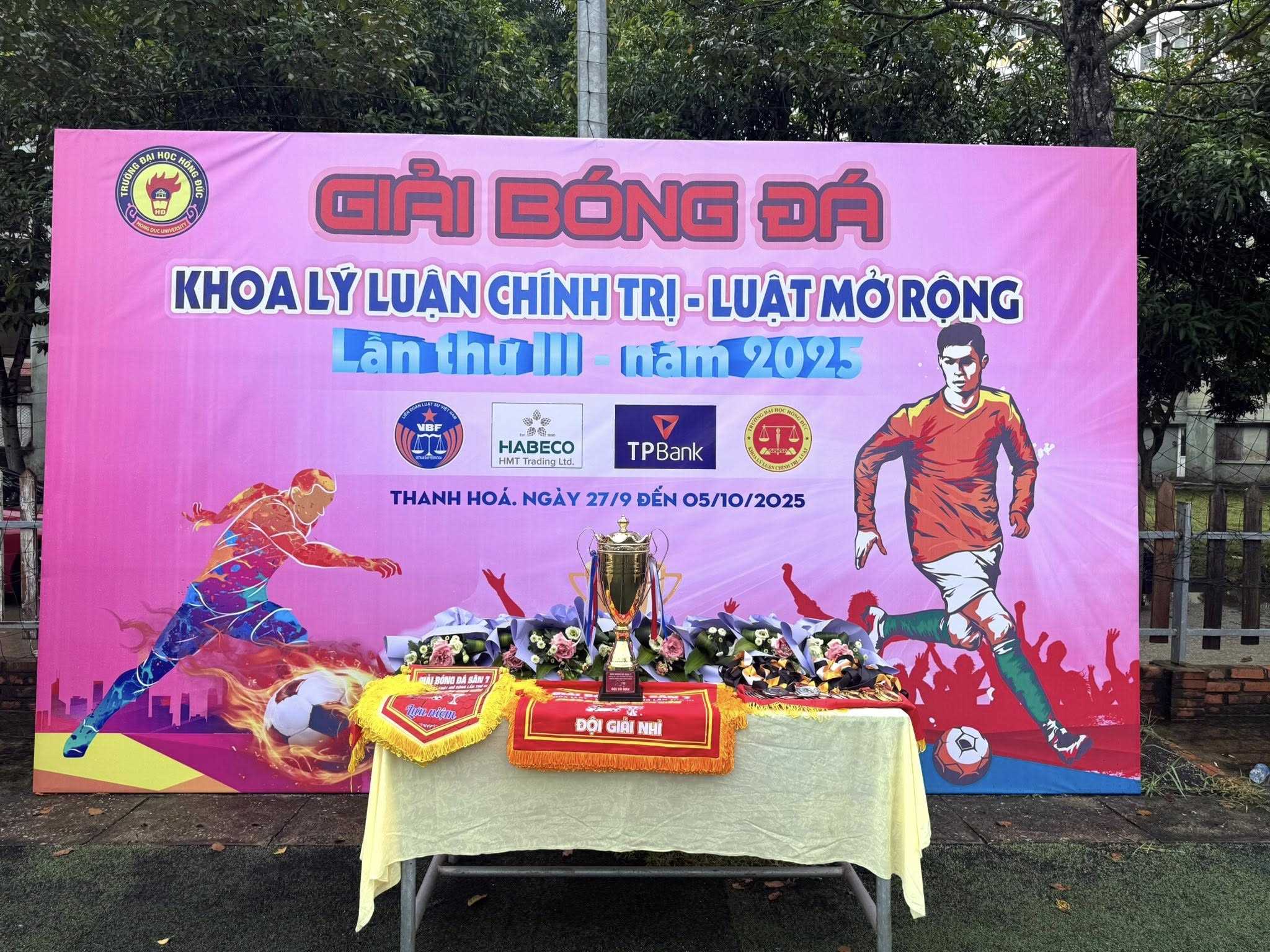 LỄ KHAI MẠC GIẢI BÓNG ĐÁ NAM (07 NGƯỜI) MỞ RỘNG LẦN THỨ III CỦA KHOA LLCT - LUẬT